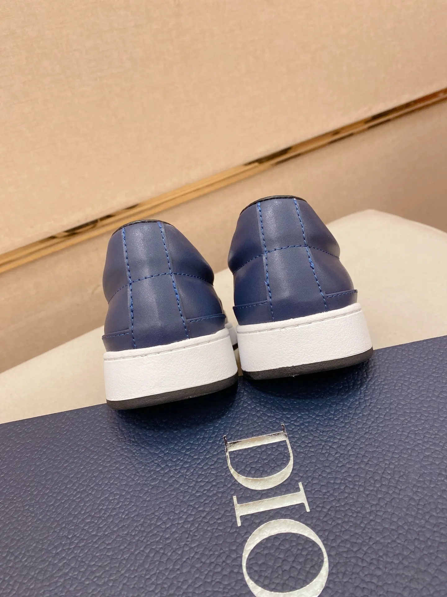 Men's shoes💰 400💰🇮🇹🇮🇹Dior d The new models are on sale at the same time at the counter. The uppers are imported from Italy, and the linings are all imported sheepskin. They are completely 1⃣️ to 1⃣️ replicas 🇮🇹💪💪, ⚠shoes Bottoms: Original soles are specially provided by the original factory. The exclusive movable molded soles are super comfortable. ⚠Original factory goods, 🔍🔍high quality. You can enter and leave the counter at will. Welcome to compare⚠. Code number:38-44